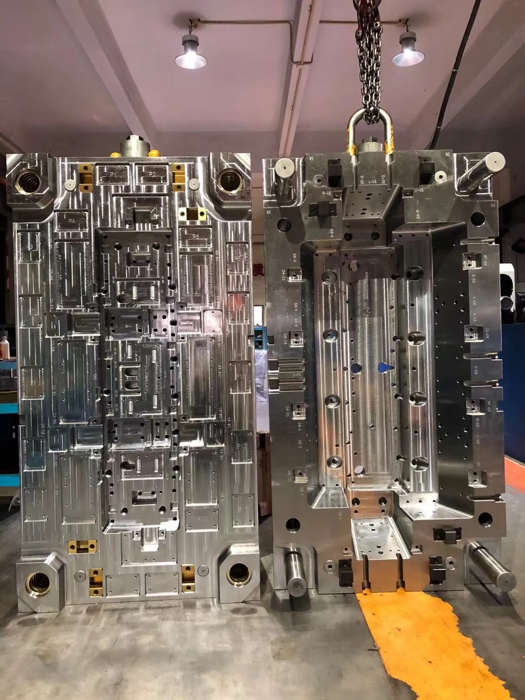 Automotive injection mold